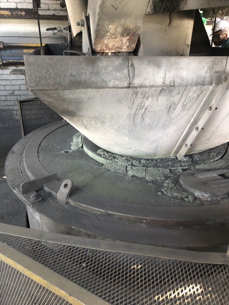 Crusher feed chute